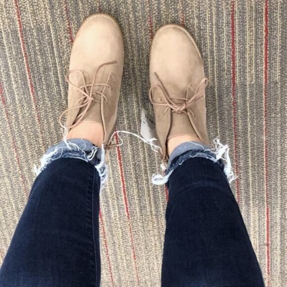 NWT Universal Thread Sz 9.5 BESSIE Tan Wedge Boots Bootie - Picture 2 of 7